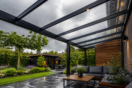 Polycarbonat oder Glas: Was ist die beste Wahl für Ihr Projekt?